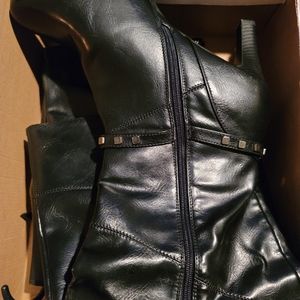 Size 12w black leather  boots